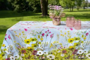 Summertime voksdug med markblomster b