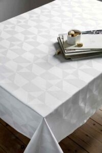 Rud damask dug hvid 160 x 220 cm