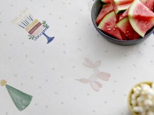 Foedselsdags-tekstil-dug-med-ballon-dyr-b
